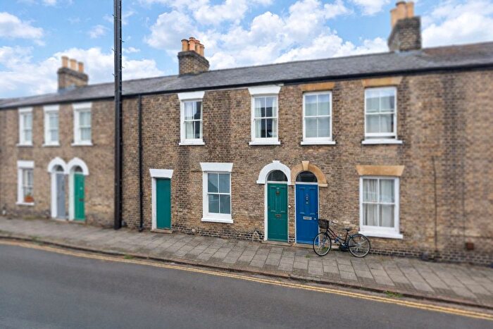 2 Bedroom Terraced House For Sale In Norwich Street, Cambridge, CB2