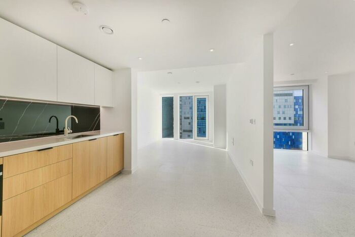 Apartment To Rent In Bouchon Point, The Silk District, E1