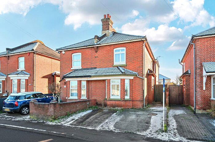 3 Bedroom Semi Detached House For Sale In Butts Road, Southampton, Hampshire, SO19