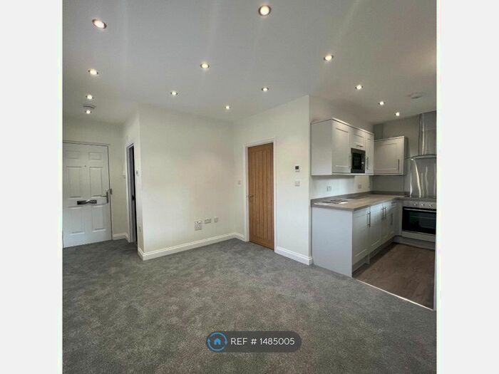 1 Bedroom Flat To Rent In Marford Road, Wheathampstead, St. Albans, AL4