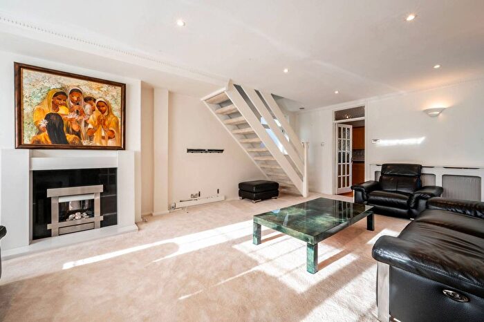 4 Bedroom Detached House To Rent In Worcester Park, Worcester Park, KT4