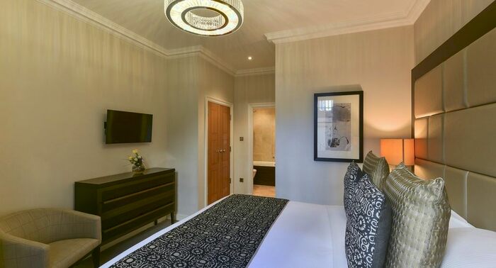 2 Bedroom Flat To Rent In Stanhope Gardens, London, SW7