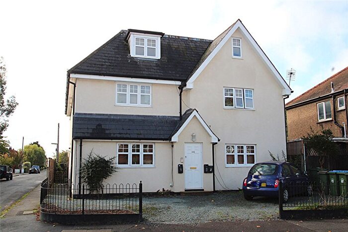 2 Bedroom Flat For Sale In Hersham, Surrey, KT12