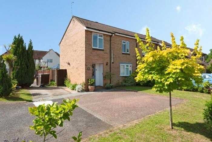 3 Bedroom End Of Terrace House For Sale In Addlestone, Surrey, KT15