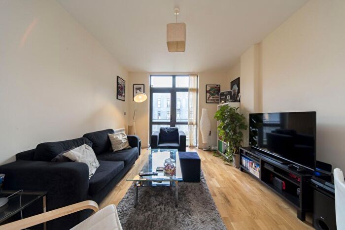 2 Bedroom Flat To Rent In The Drapery, Axminster, Road, Holloway, N7