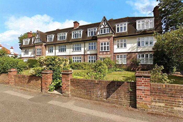 2 Bedroom Flat For Sale In Portsmouth Road, Surbiton, KT6