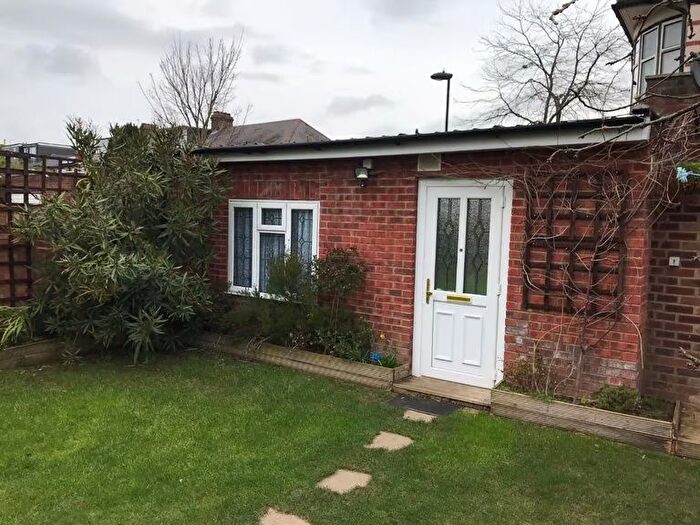 1 Bedroom Bungalow To Rent In Firs Park Avenue, London, N21