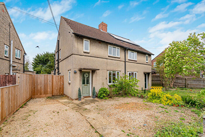 2 Bedroom Semi Detached House For Sale In Marlborough Avenue, Kidlington, OX5