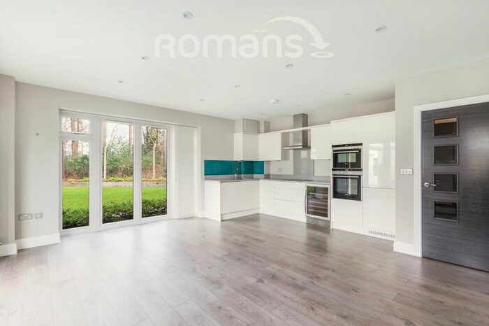 2 Bedroom Flat To Rent In Wellington Business Park, Crowthorne RG45