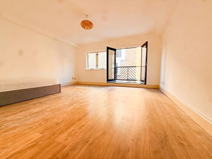 Studio To Rent In Wapping High Street, Wapping, E1W