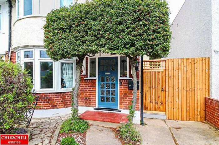 4 Bedroom Semi-Detached House To Rent In Arundel Drive, Woodford Green, Essex, IG8