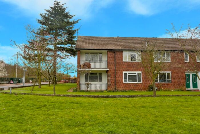 2 Bedroom Apartment To Rent In Lea Court, Ox Lane, Harpenden, Herts, AL5