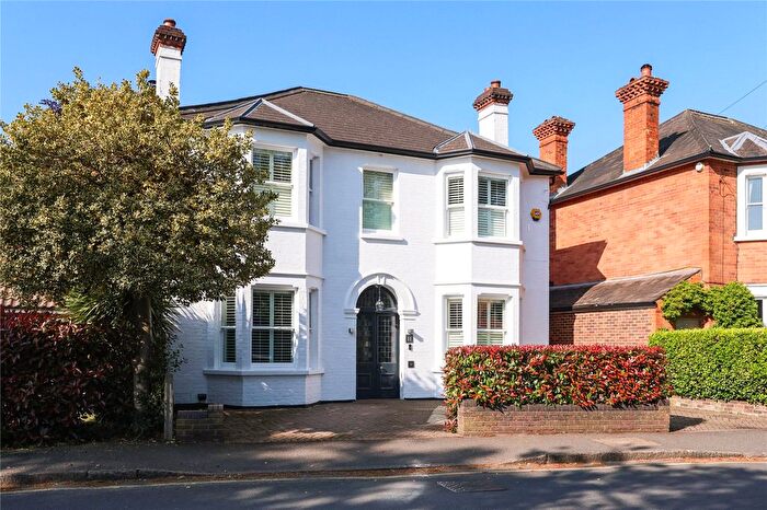4 Bedroom Detached House For Sale In Mayfield Road, Walton-On-Thames, KT12
