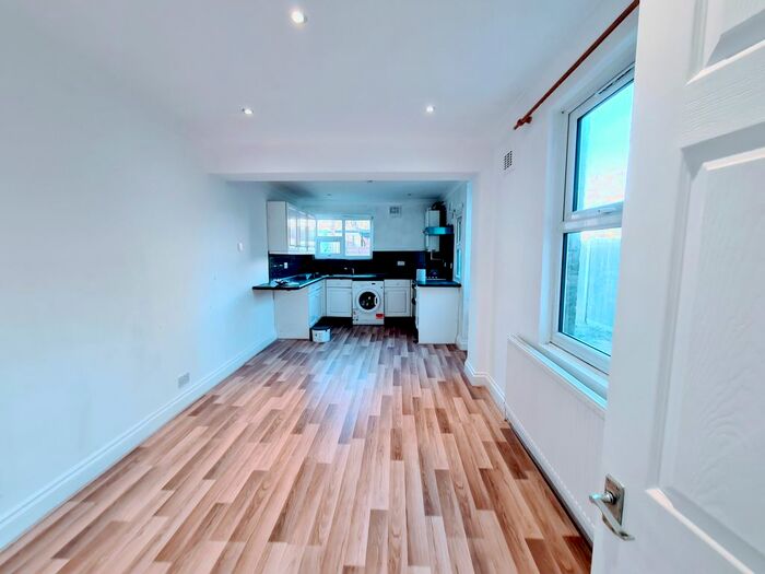 2 Bedroom Flat To Rent In Hertford Road, London, EN3