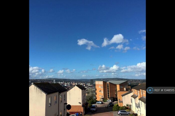 2 Bedroom Flat To Rent In Kenninghall Road, Sheffield, S2