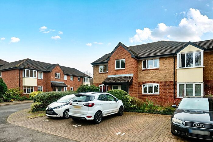 1 Bedroom Flat For Sale In Shepperton Court Drive, Shepperton, TW17