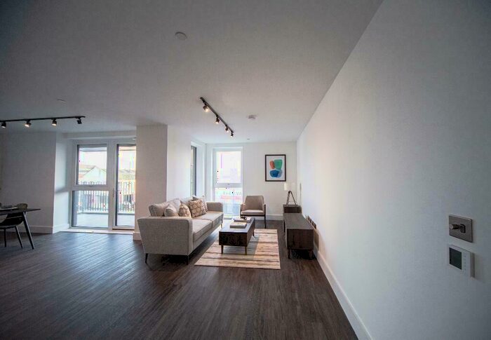 Apartment To Rent In Scrubs Lane, London, NW10