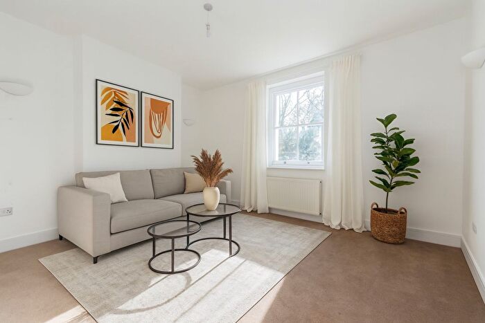 2 Bedroom Flat To Rent In The Pavement, London, SW4