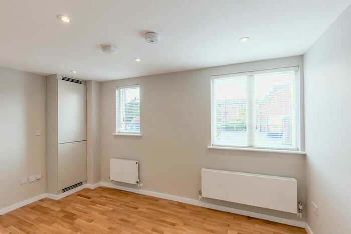 1 Bedroom Ground Flat To Rent In Cobbett Close, EN3