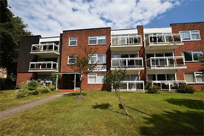 2 Bedroom Flat To Rent In Richmond Court, New Milton, Spencer Road, BH25