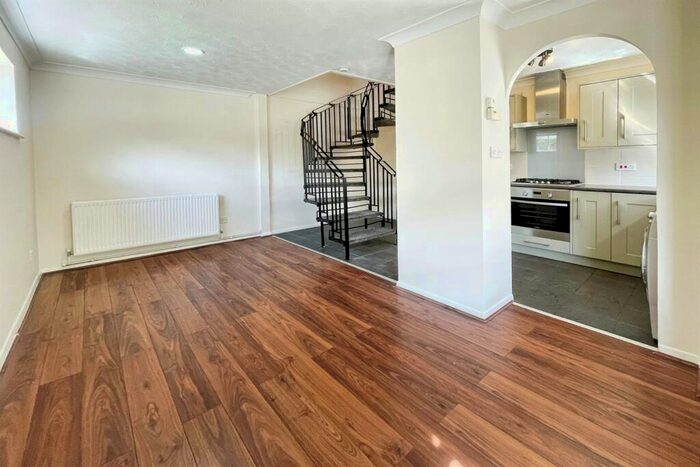 1 Bedroom Semi-Detached House To Rent In Kiln Way, RM17