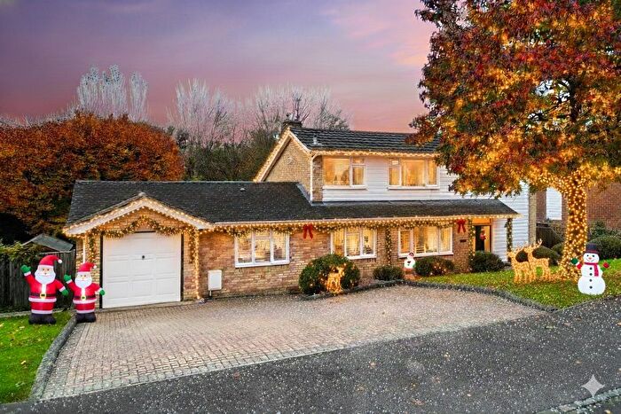 5 Bedroom Detached House For Sale In Sheep Walk, Emmer Green, RG4