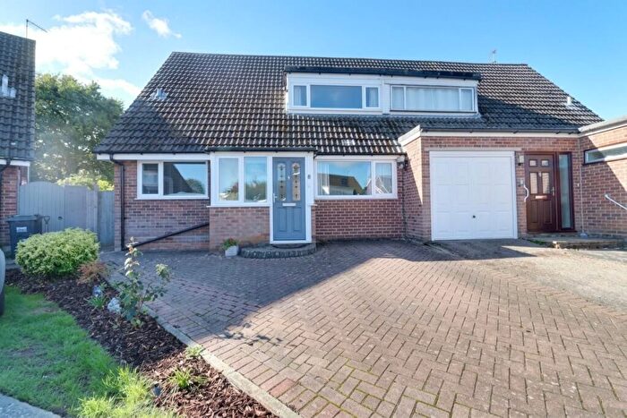 3 Bedroom Semi-Detached House For Sale In Lynwood Avenue, Waterlooville, PO8