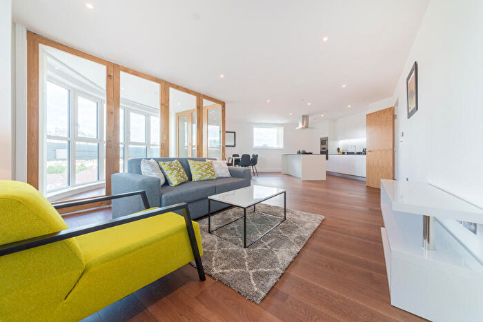 3 Bedroom Apartment To Rent In Gateway Tower, Western Gateway, Royal Victoria, London, E16