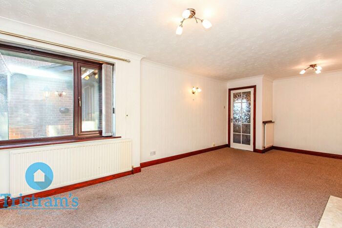 2 Bedroom Detached Bungalow To Rent In Bedlington Gardens, Mapperley, Nottinghamshire, NG3