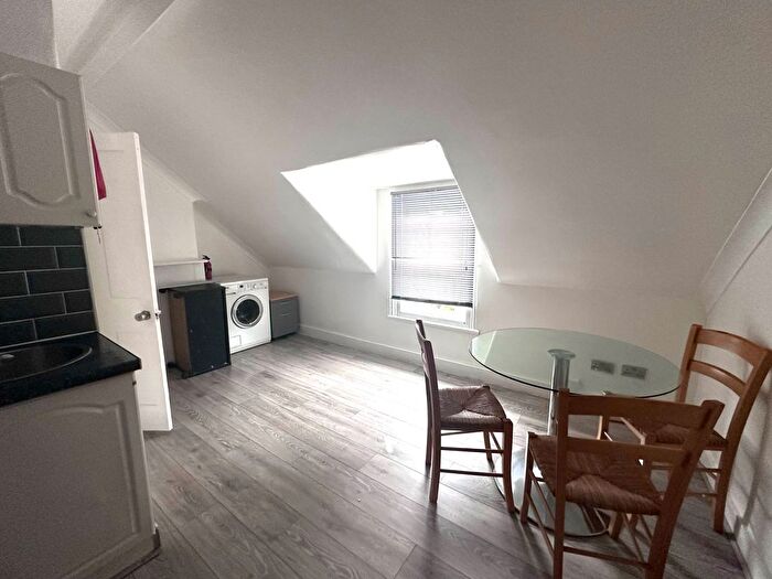 1 Bedroom Flat To Rent In Whitley Street, Reading, RG2