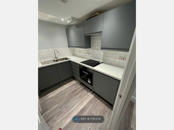 1 Bedroom Flat To Rent In West Street, St. Philips, Bristol, BS2