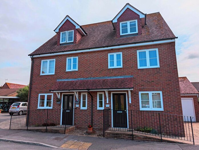 3 Bedroom Town House To Rent In Angmering, BN16