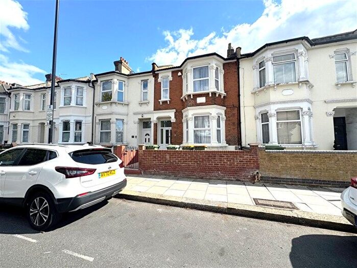 3 Bedroom Flat To Rent In Plashet Grove, East Ham, E6