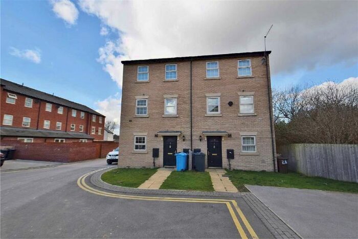 2 Bedroom Semi-Detached House To Rent In Boothferry Park Halt, Hull, HU4