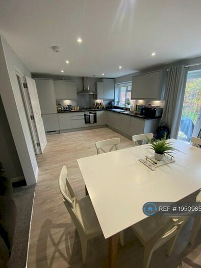 5 Bedroom Semi-Detached House To Rent In Willow Way, Guildford, GU1