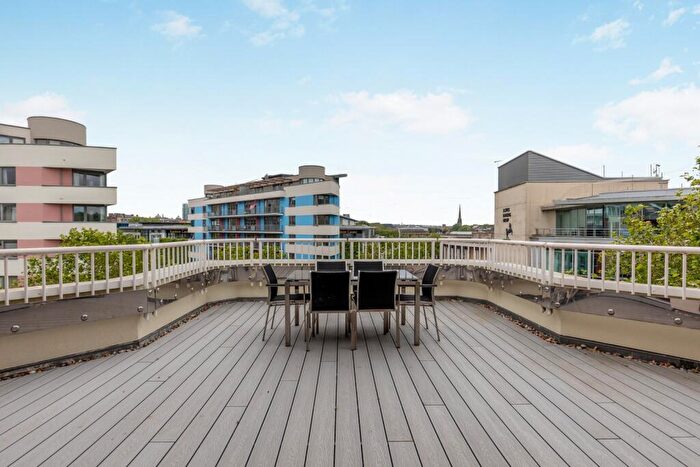 3 Bedroom Flat For Sale In Hannover Quay, Bristol, BS1