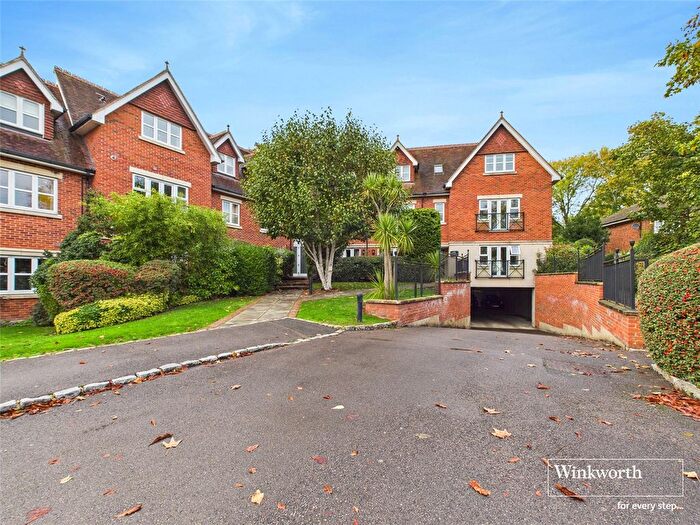 2 Bedroom Flat To Rent In Upcross House, Upcross Gardens, Reading, Berkshire, RG1
