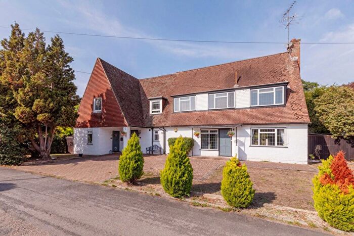 6 Bedroom Detached House For Sale In Boulters Close, Maidenhead, SL6