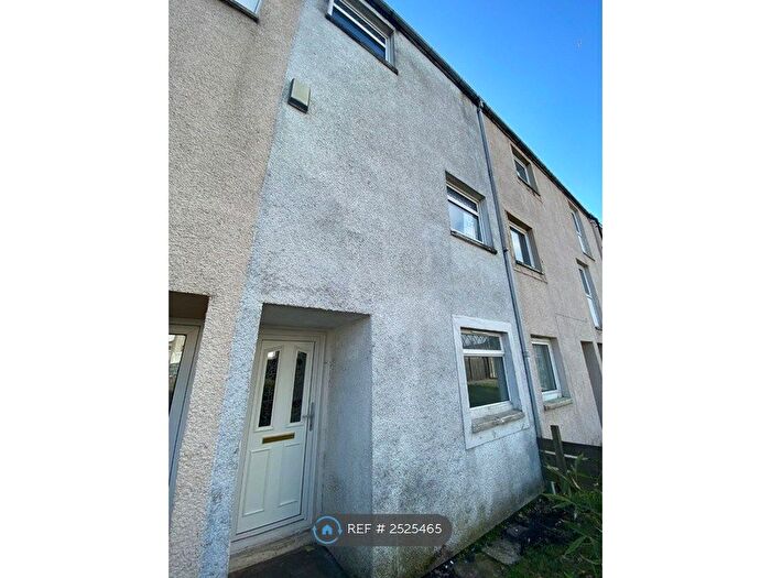 4 Bedroom End Of Terrace House To Rent In Cambusdoon Place, Kilwinning, KA13