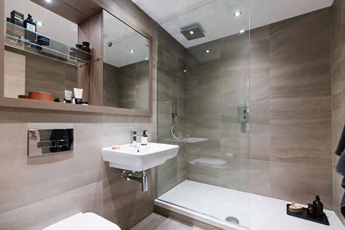 2 Bedroom Flat To Rent In Bed- Holland Park, G2