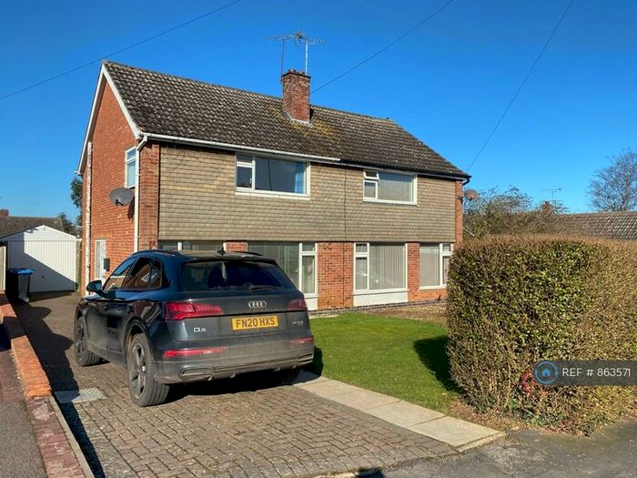 3 Bedroom Semi-Detached House To Rent In Oakfield Close, Great Glen, Leicester, LE8