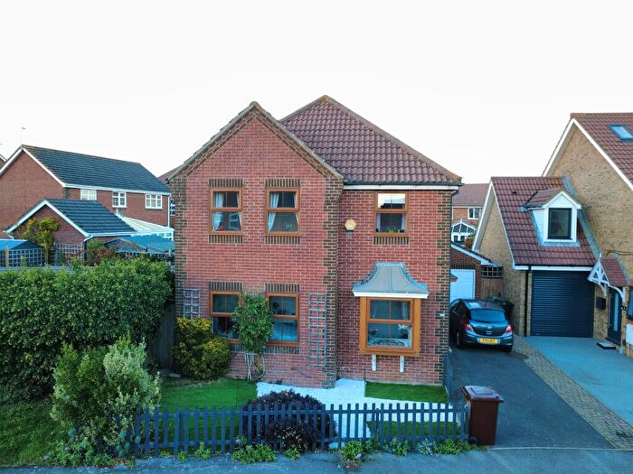 4 Bedroom Detached House For Sale In Rotherfield Avenue, Eastbourne, BN23