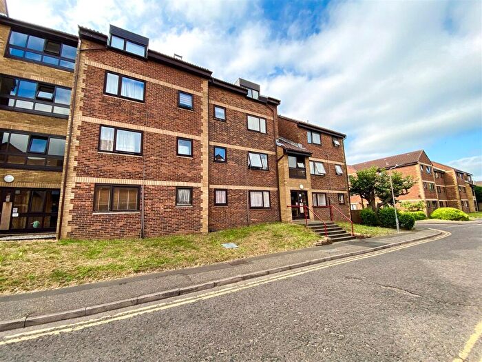 2 Bedroom Flat To Rent In Roots Hall Drive, Southend-On-Sea, SS2