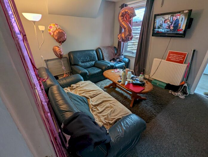 3 Bedroom Terraced House To Rent In Foxhill Road, Reading, RG1