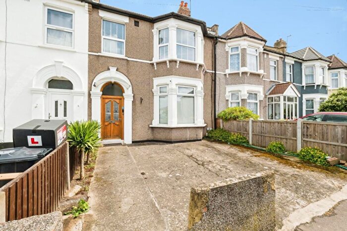 1 Bedroom Flat For Sale In Gordon Road, Ilford, IG1