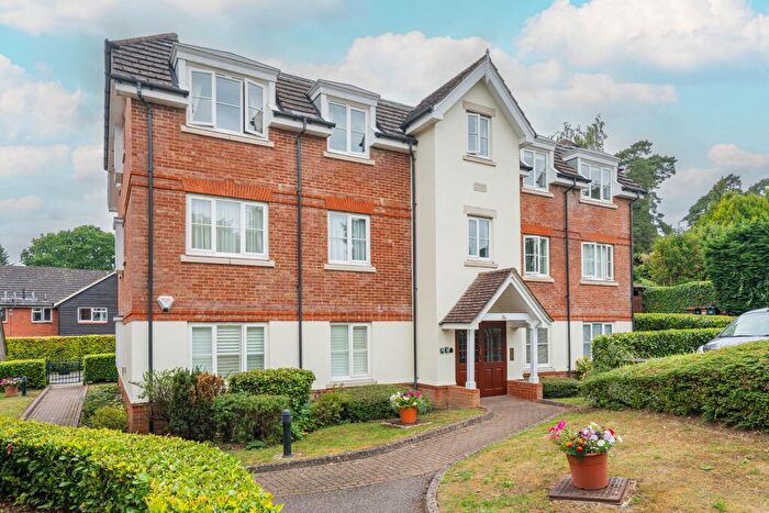 2 Bedroom Flat For Sale In Oaklands Court, Welwyn, AL6