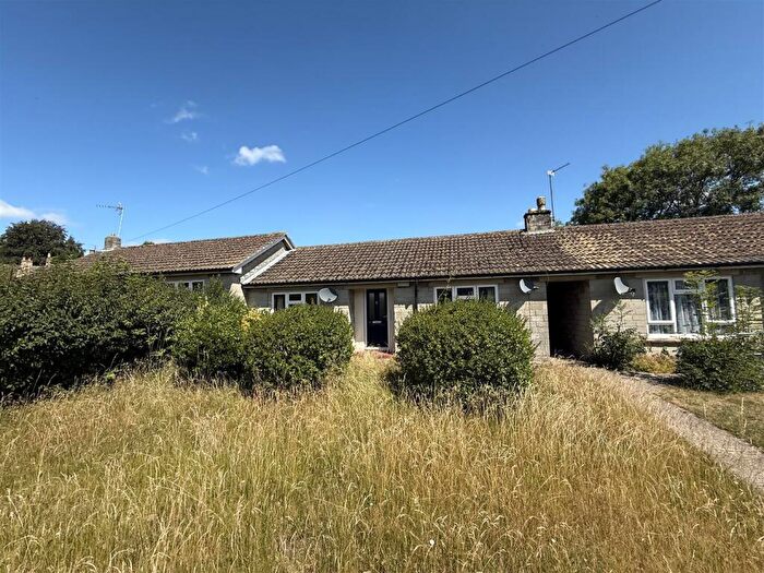 2 Bedroom Bungalow For Sale In Pickwick Road, Corsham, SN13