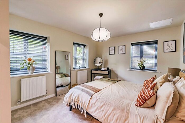 2 Bedroom Flat For Sale In Outwood Lane, Chipstead, Coulsdon, Surrey, CR5