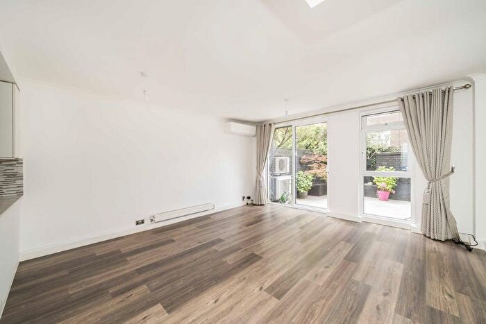 4 Bedroom Flat To Rent In Holyport Road, London, SW6