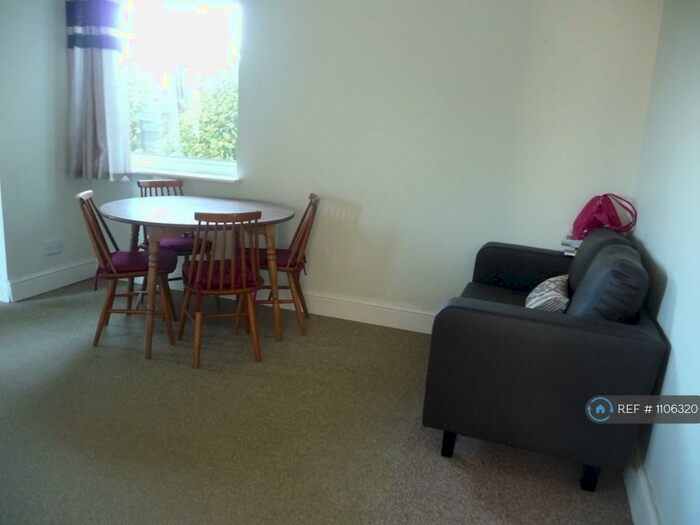 3 Bedroom Flat To Rent In Hatherdene Close, Cambridge, CB1